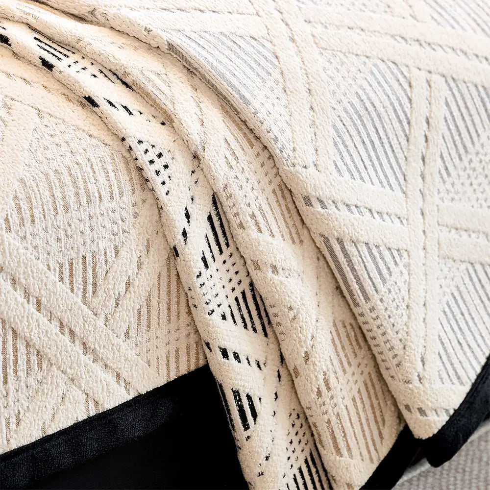 Creative Plaid Pattern Anti-Cat Scratch And Non-Slip Sofa Cover - Suitable For All Seasons