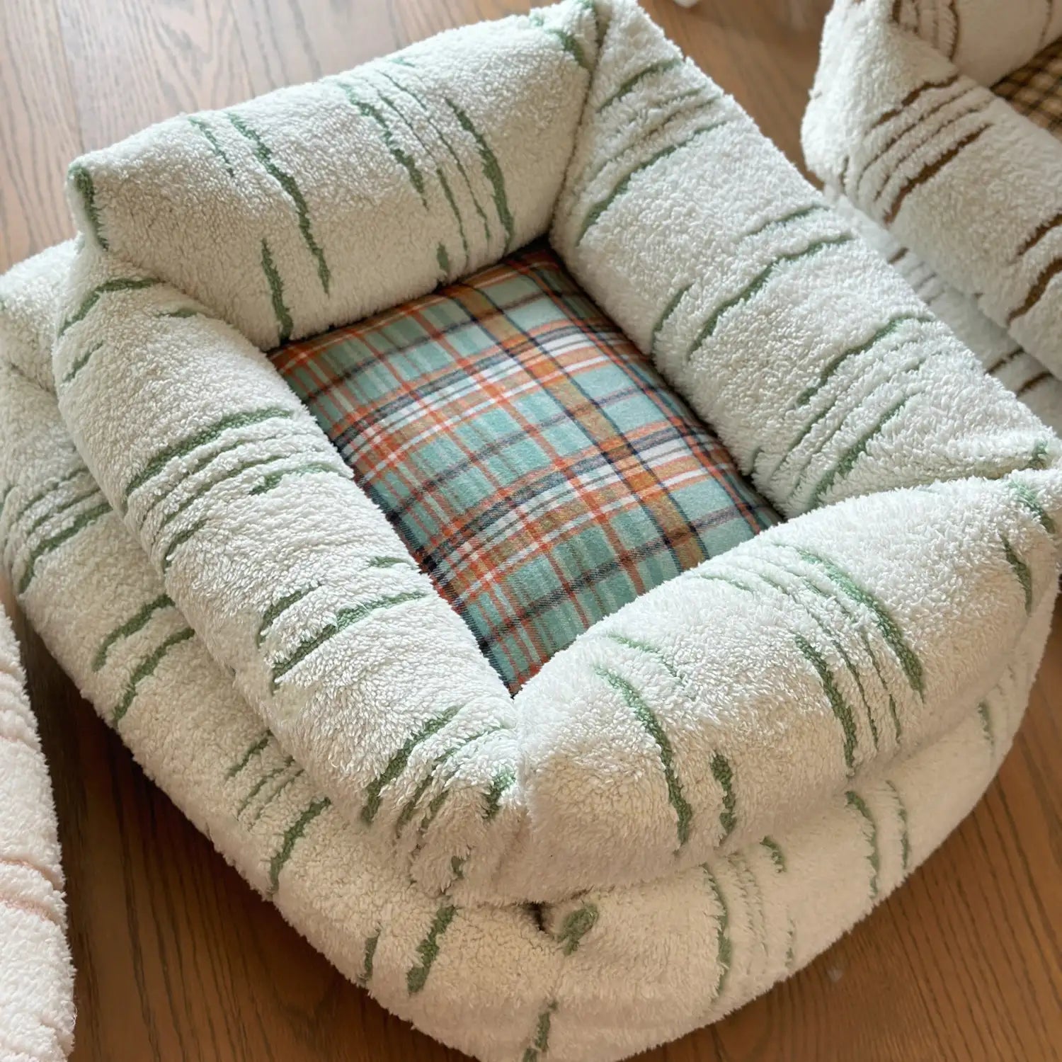 Modern Plaid Plush Thickened Square Calming Dog Bed