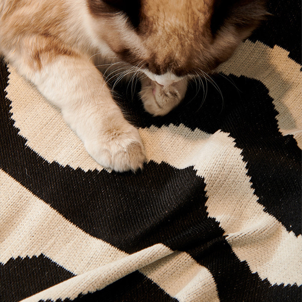 Five-Colour Geometric Sofa Cover - Bold Patterns for a Modern Look