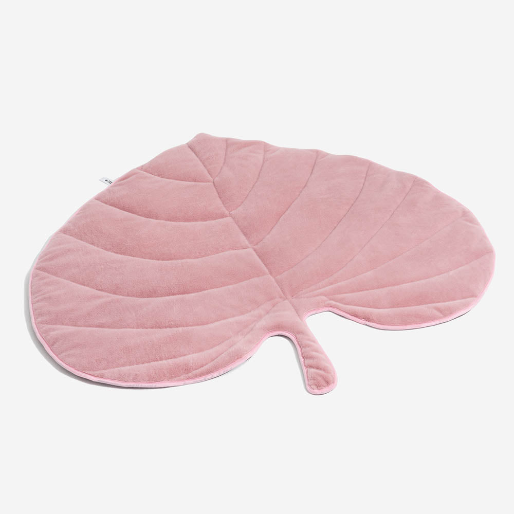 The Leaf Collector - Plush Leaf-Shaped Washable Dog Mat