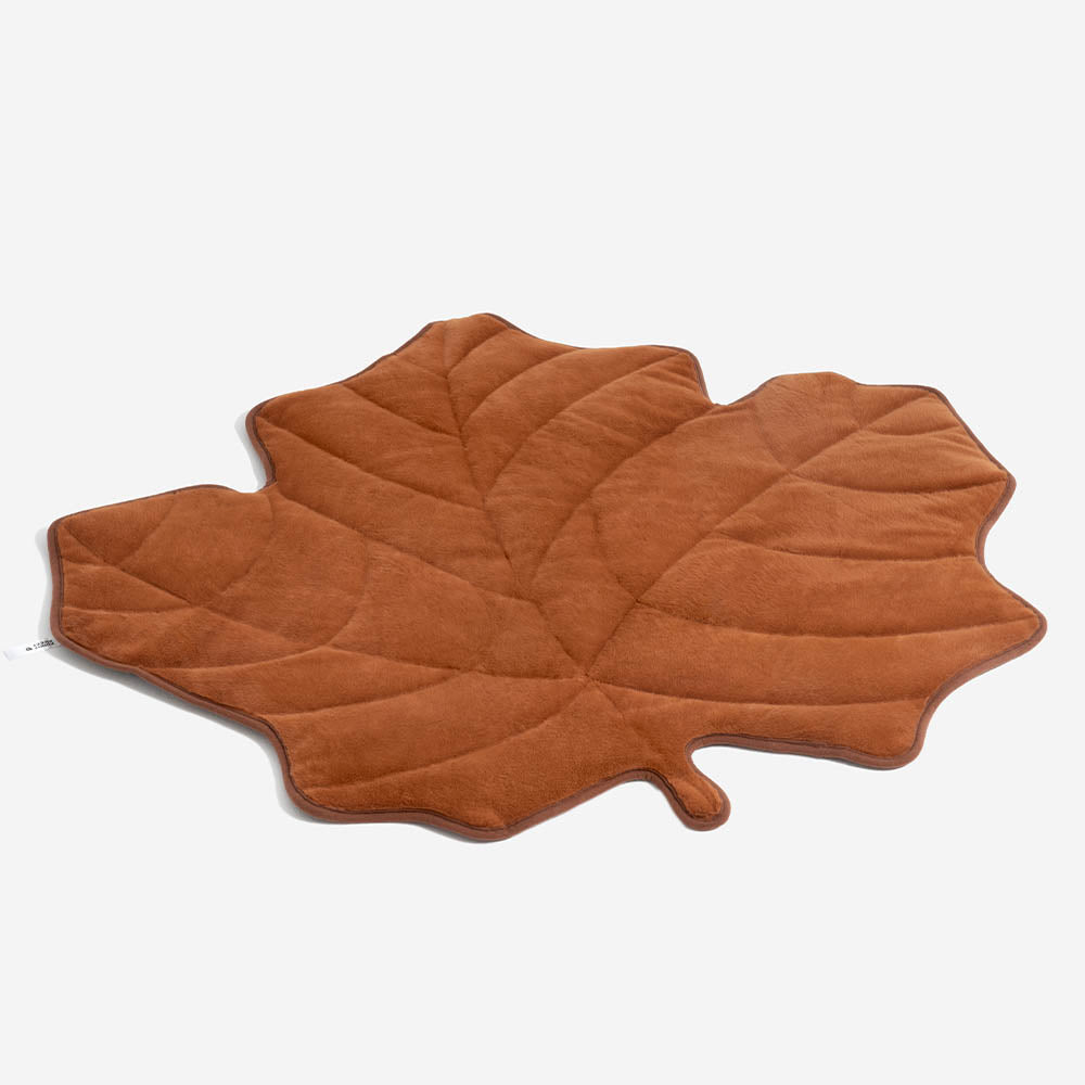 The Leaf Collector - Plush Leaf-Shaped Washable Dog Mat