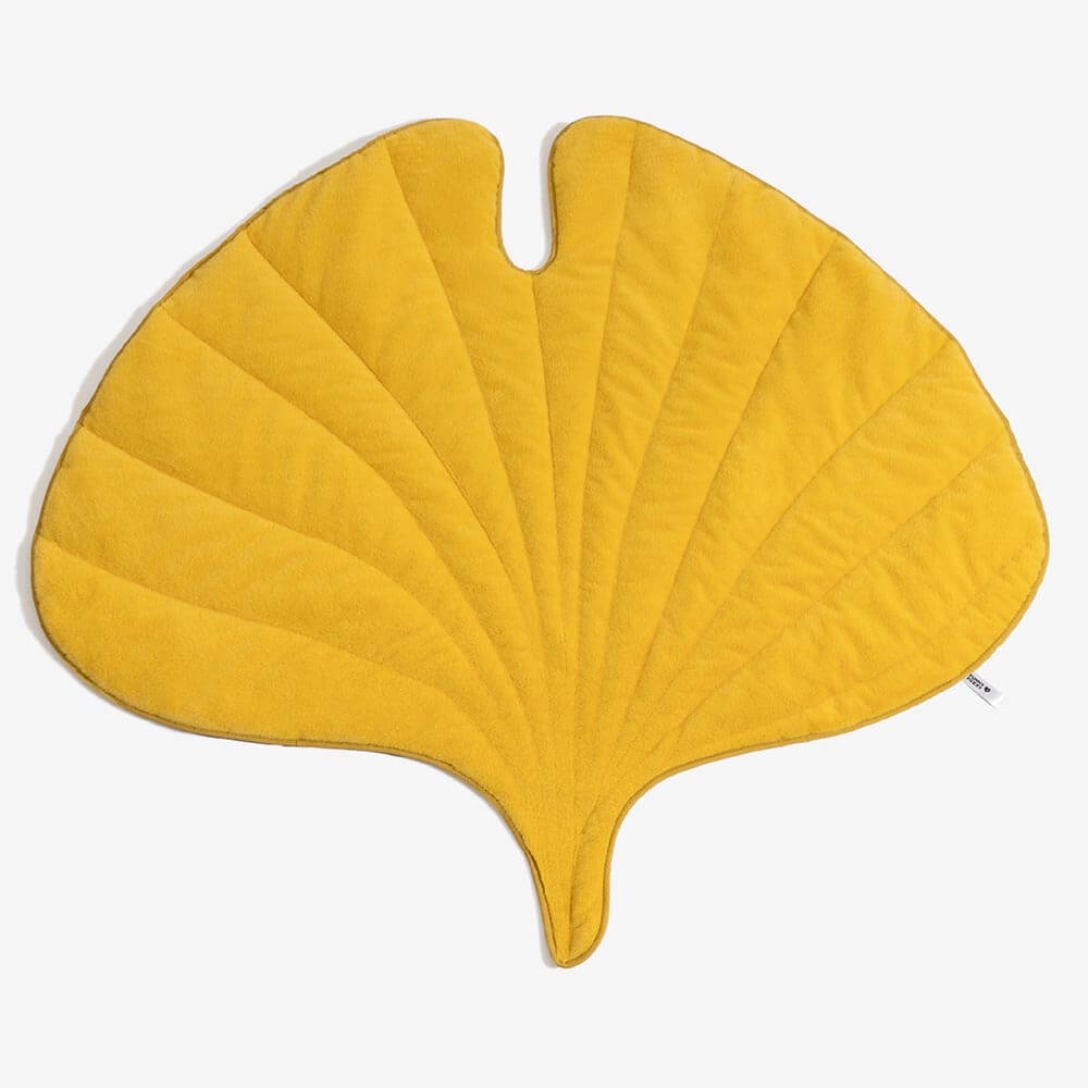 The Leaf Collector - Plush Leaf-Shaped Washable Dog Mat