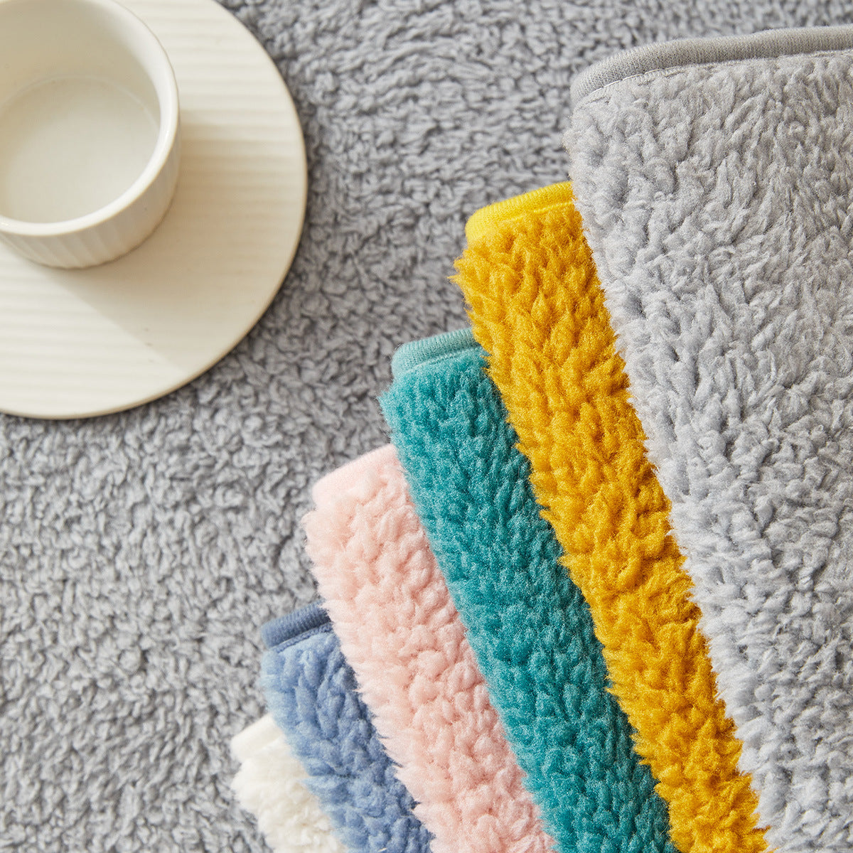 Lovely Cat's Paw Sherpa Fleece Anti-Slip Sofa Cover